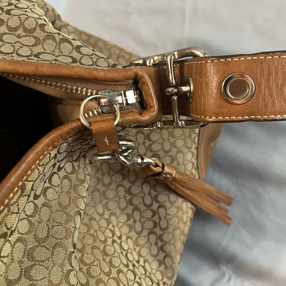 AUTHENTIC Coach convertible cross body - Picture 10 of 16
